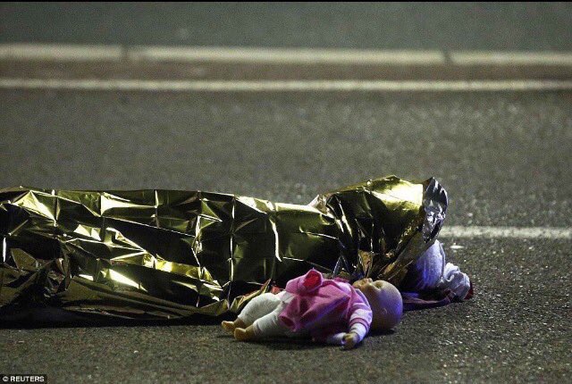 goztepetv1925's tweet photo. Fransa #Nice'de ölenlerin 12'si, yaralıların ise 54'ü çocuk. Bırakın Müslümanı insan olamaz bunlar!
 #PrayForNice https://t.co/sUAVnQC1iX
