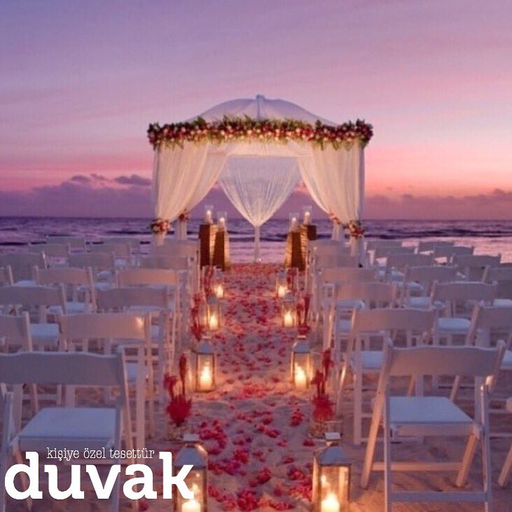 Hayallerinizdeki düğünü yaşarken gelinliğinizi Duvak Moda tasarlasın.