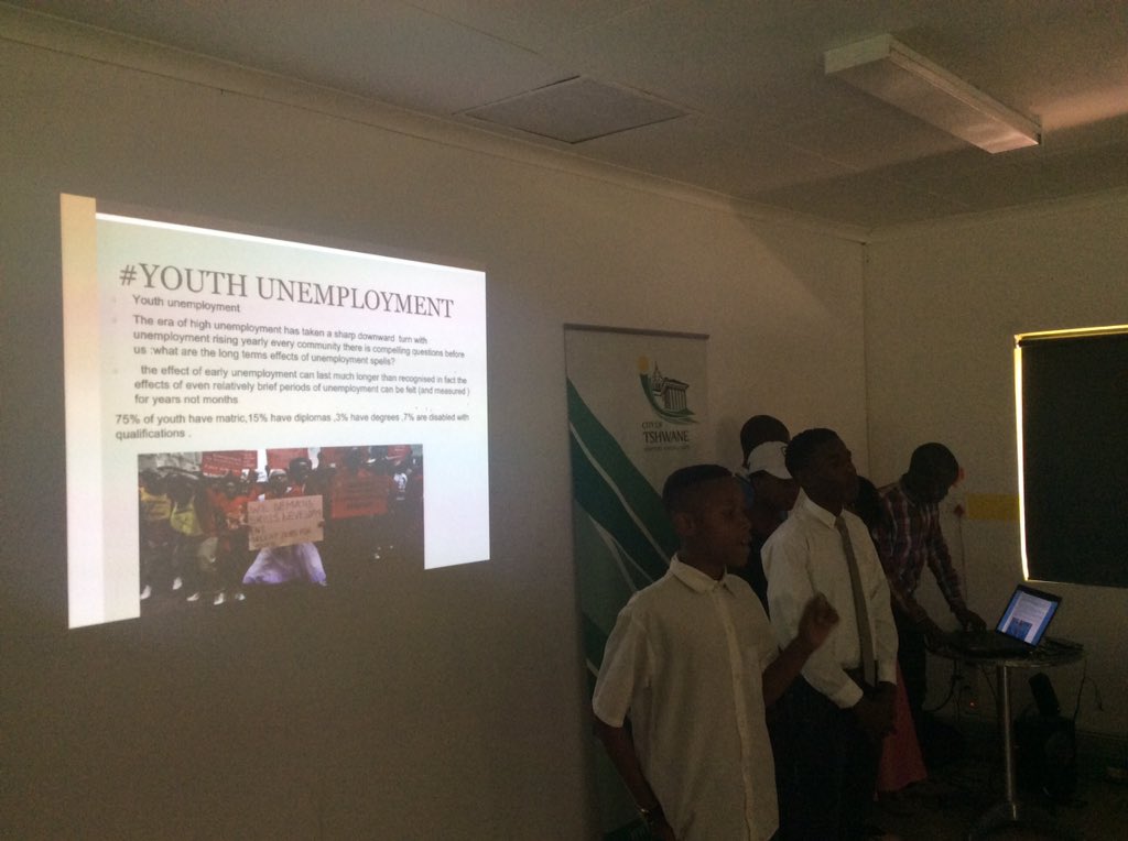 Geekulcha's tweet photo. Getting young people involved in critical issues #gkVacWork @InnovHub @FabLab_TIH @mcleansibanda @MayorOfTshwane https://t.co/iOA6591e10