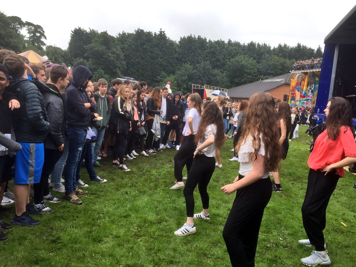 rainhillarts's tweet photo. @rainhillhigh #RinthePark #SummerFestival #Dance https://t.co/jmGwF0LIJI