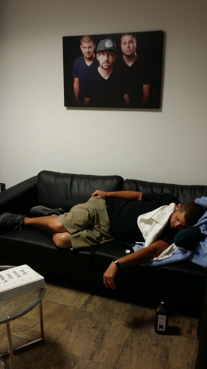995KISSROCKS's tweet photo. When the boss comes into work hungover! Looks like someone is getting a write up!! https://t.co/j77TUBdMfr