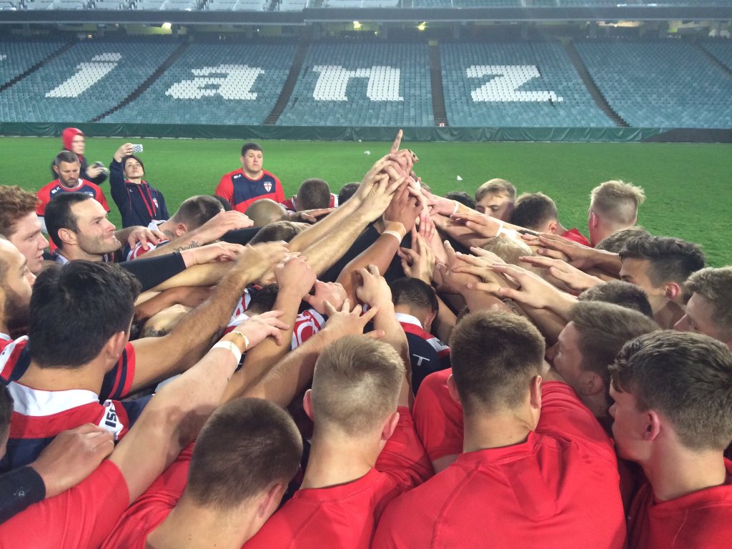 woakes5's tweet photo. Training today with @sydneyroosters good experience https://t.co/BraZHQgjD3