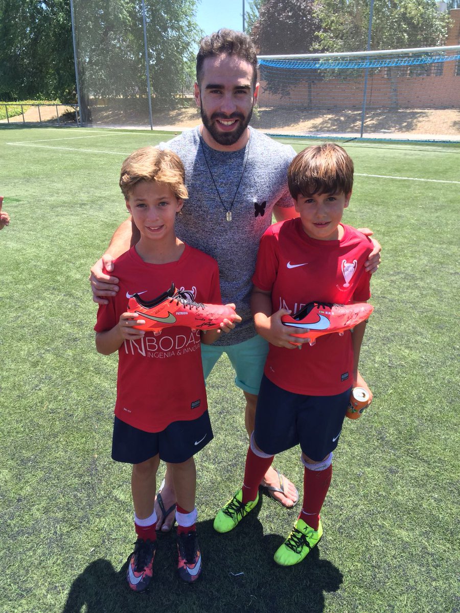 campus_carva's tweet photo. Cómo no el crack siempre cerca y atento de los chicos !!! https://t.co/vyAWPR3bUI