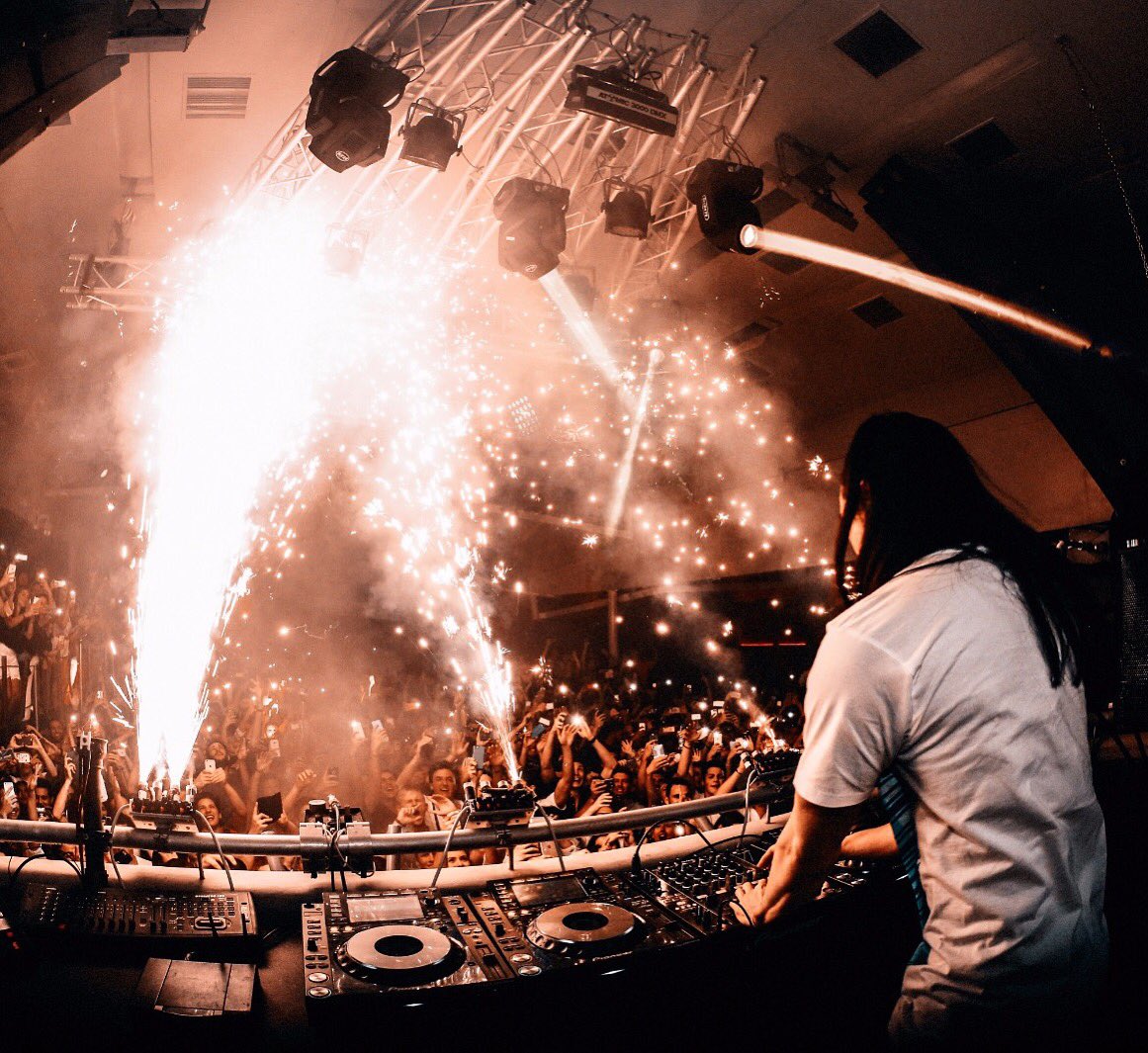 🎆🎆🎆🎆 https://t.co/5s9V1aj3rs