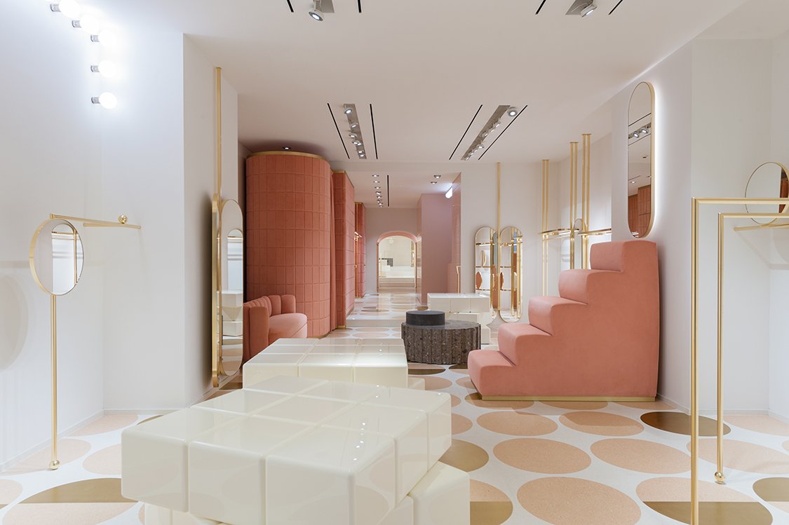 PeanutDesignStu's tweet photo. Os presentamos la última propuesta de India Mahdavi para la tienda de @REDValentino en Roma https://t.co/hxU4V3pbte https://t.co/9kNnLAVWhW
