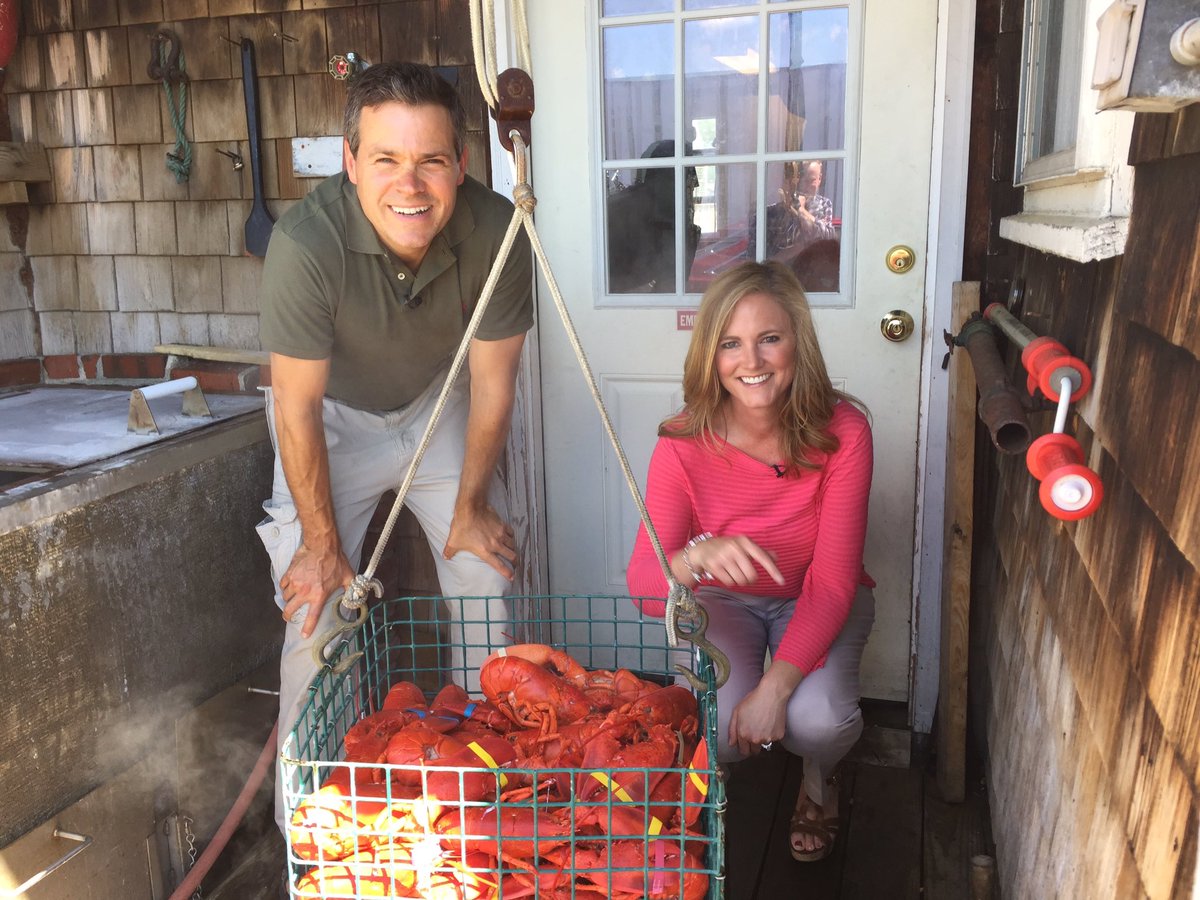 ErinWMUR's tweet photo. Love lobster? Then you'll love @NHChronicle tonight. @sean_wmur @SandersLobster https://t.co/xHYCVHJu00