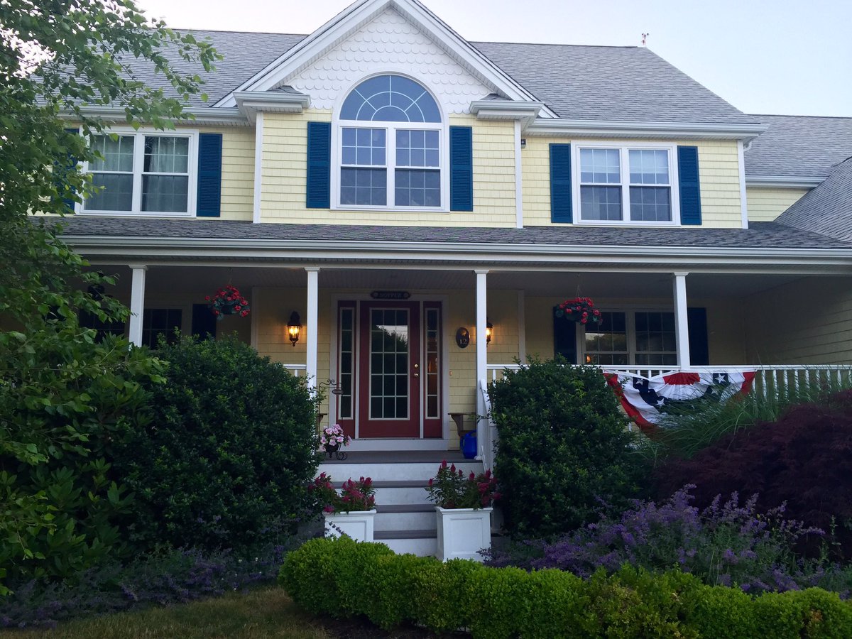 wineandtopics's tweet photo. #openhouse Saturday, July 16, 2016 from 1pm - 2:30pm 
https://t.co/kdpQY0XzjC #realestate #fairhaven #buzzardsbay https://t.co/9EeHcFhAMO