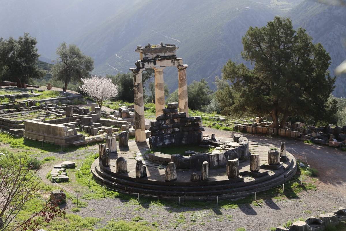 Delfi, kraj začetka evropske civilizacije
pogledi.si/druzba/rojstni…