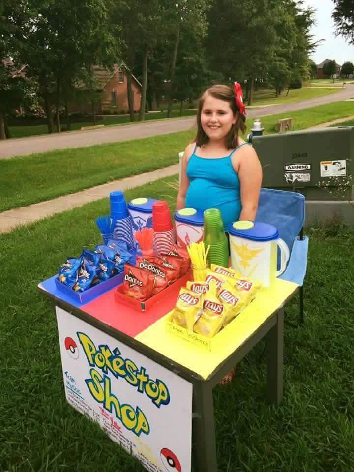 PokemonGoSoCo's tweet photo. Hey little Austinites!!!! She's making $200 a day. Heck I may set up a stand. #pokemongo https://t.co/I203jWc5mp