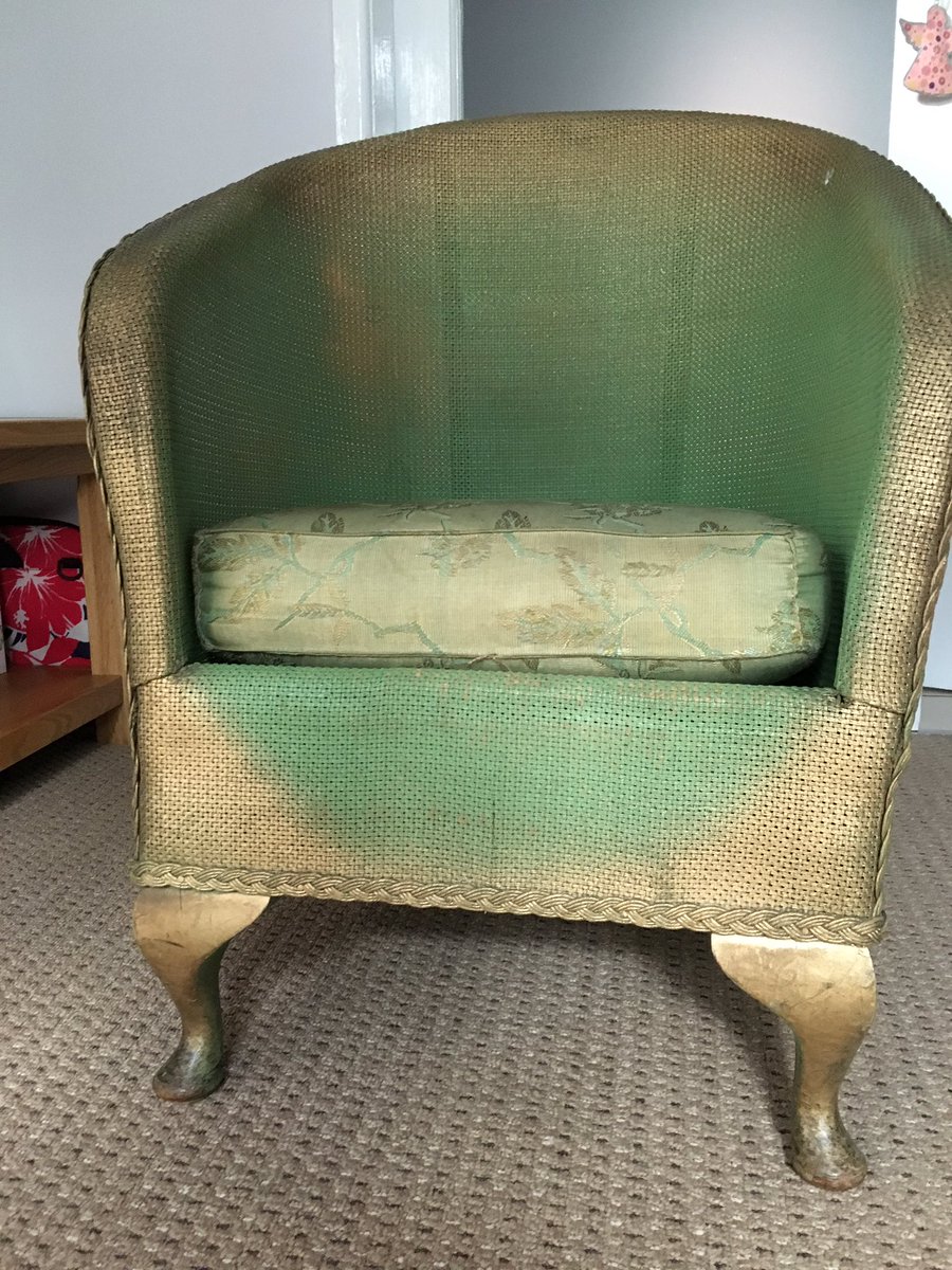 rachypink_'s tweet photo. Will @AnnieSloanPaint be suitable to restore #lloydloom #chair @LLMltd #project #giftfrombrother 👍🏻🎨 https://t.co/TVHHuit2m9