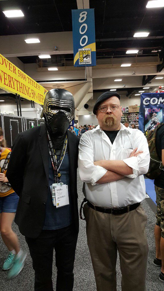 GodKingRice's tweet photo. Found him! @donttrythis looking for him to autograph! #2016sdcomiccon #SDComicCon2016 https://t.co/220ODG7usx