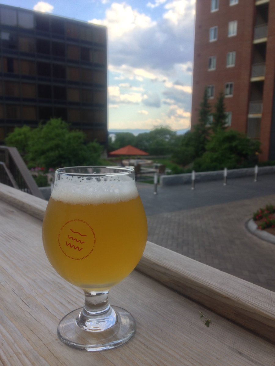 HVBeerConcierge's tweet image. That my friends is @fiddleheadbrew Mastermind on draft at @juniperbtv offered alongside @LawsonsFinest Idaho7 IPA
