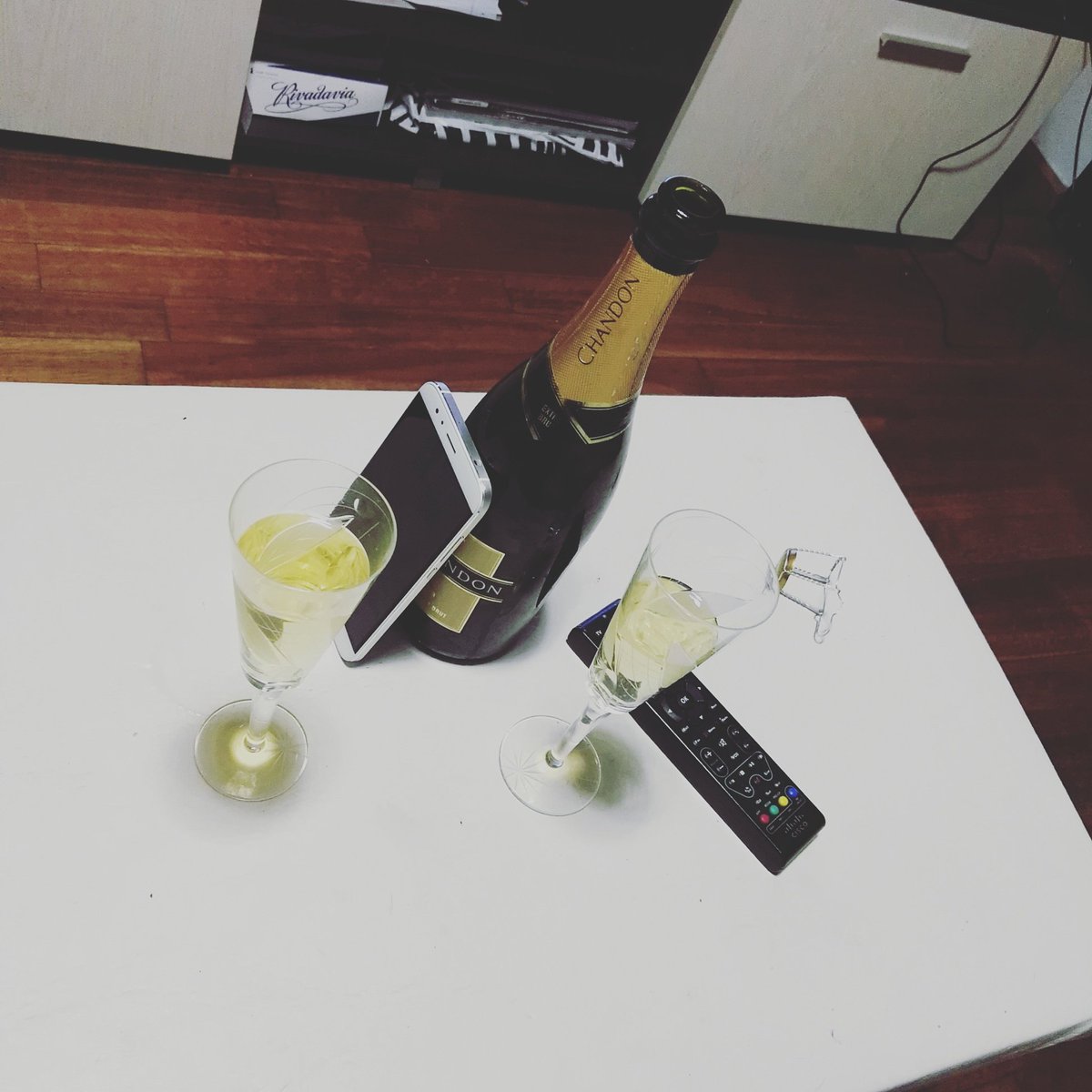GabrielOrona123's tweet photo. Con los amigos #Champagne https://t.co/hEVm3mPIrJ