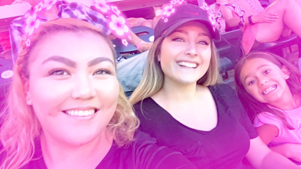 esmeecarrera's tweet photo. Yesterday's chihuahuas game w. these beauties @casaay_ ๐๐ #SuckersForPain #OnlyWeGetIt #Loml #The2ndPicIsMyNewAvi๐ค๐ป https://t.co/NgOWgd1lrk