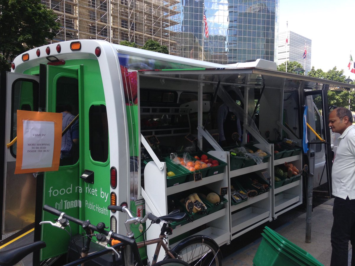 FoodShareTO's tweet photo. Launching Grab Some Good Mobile Good Food Market. Working together w/ @topublichealth for good healthy food for all https://t.co/JuRrIoxtWS