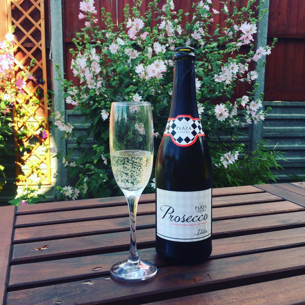 #proseccofriday #ProseccoOclock