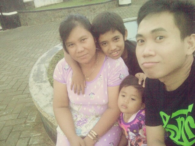 Azizjuna's tweet photo. Kaka tercinta https://t.co/E5yXZCz3B6