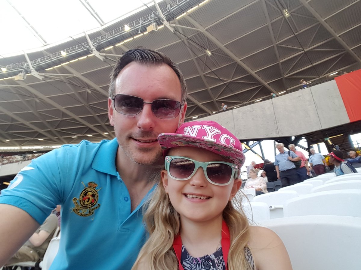 All set for the lightning BOLT!! #AnniversaryGames #UsainBolt #Righttoplay