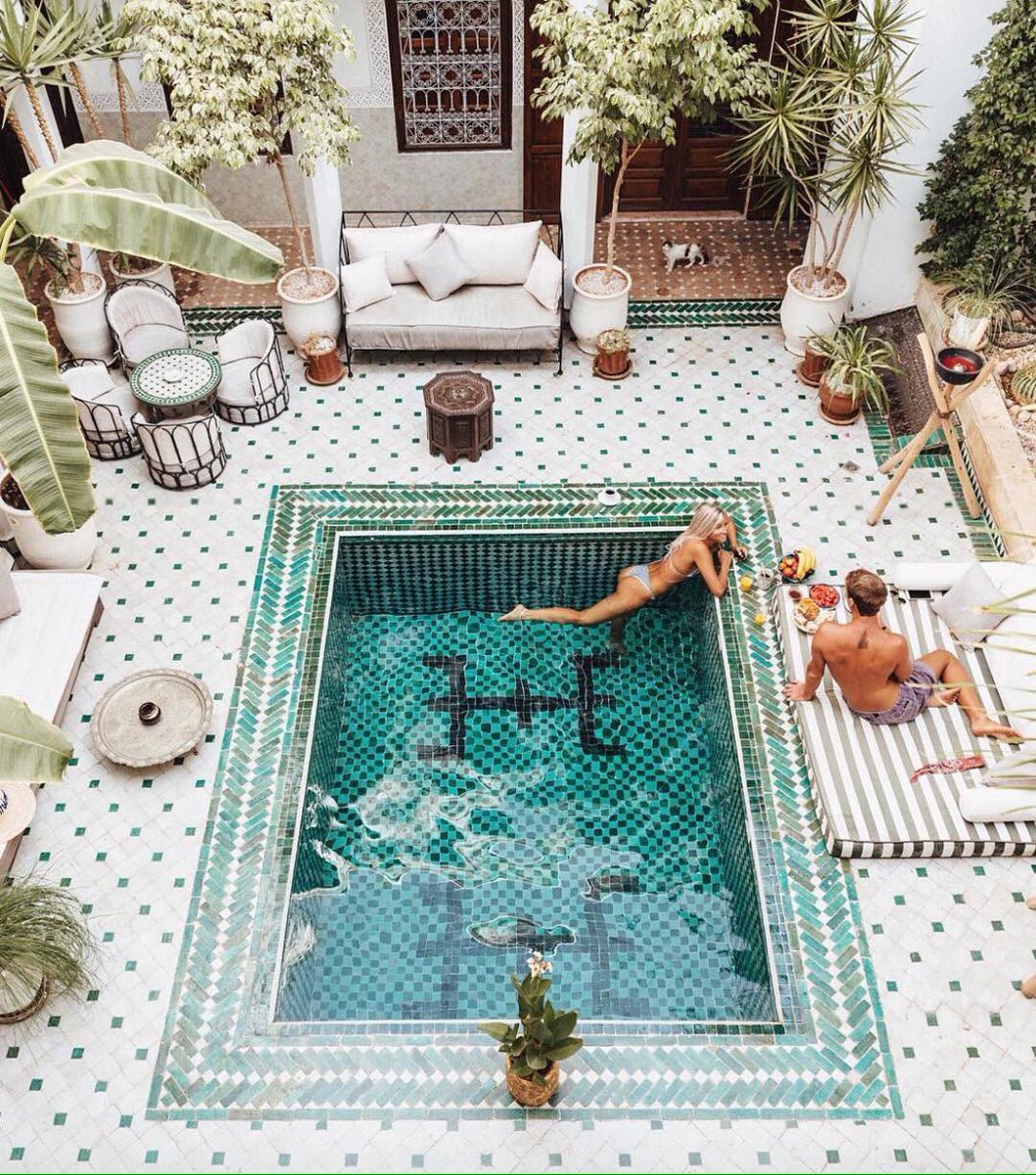 modish571's tweet image. Private little pool for two😝😛