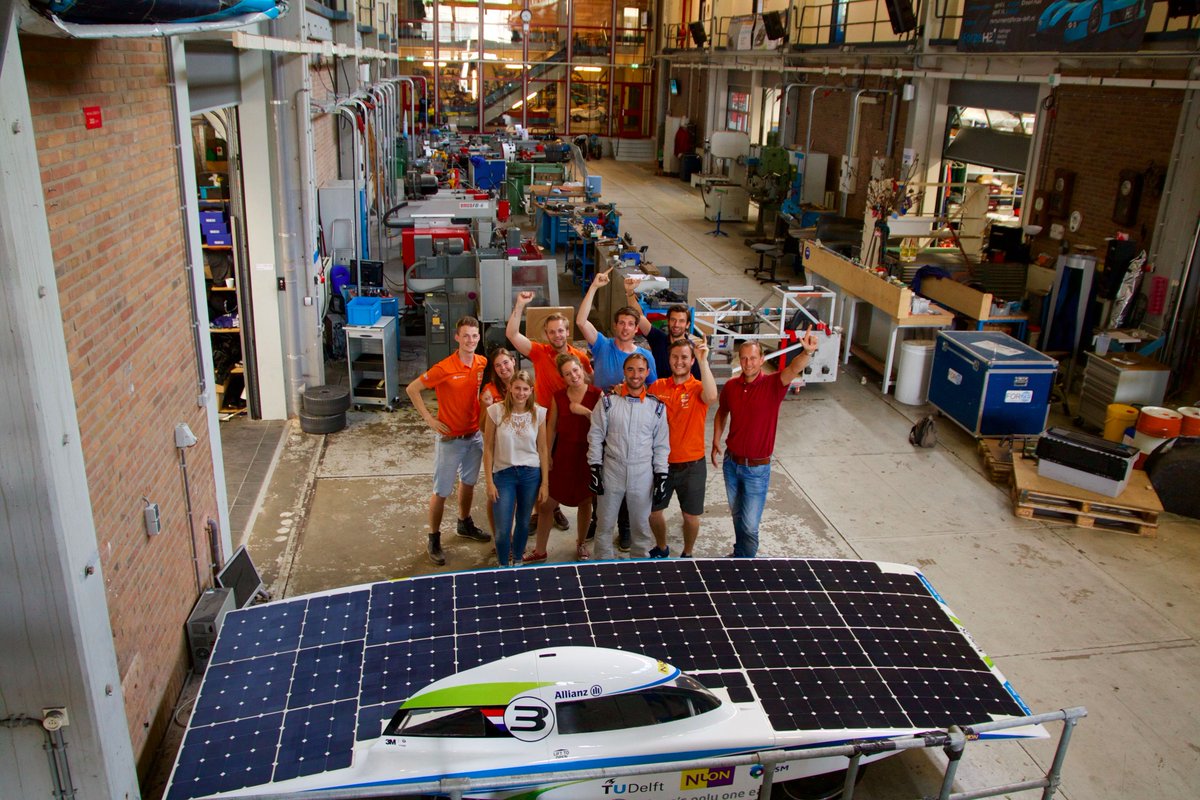 Feestelijke middag in de werkplaats van het @NuonSolarTeam Op naar de <a href="/Solar_Challenge/">SasolSolarChallenge</a> in Afrika. Wij zijn er bij!
