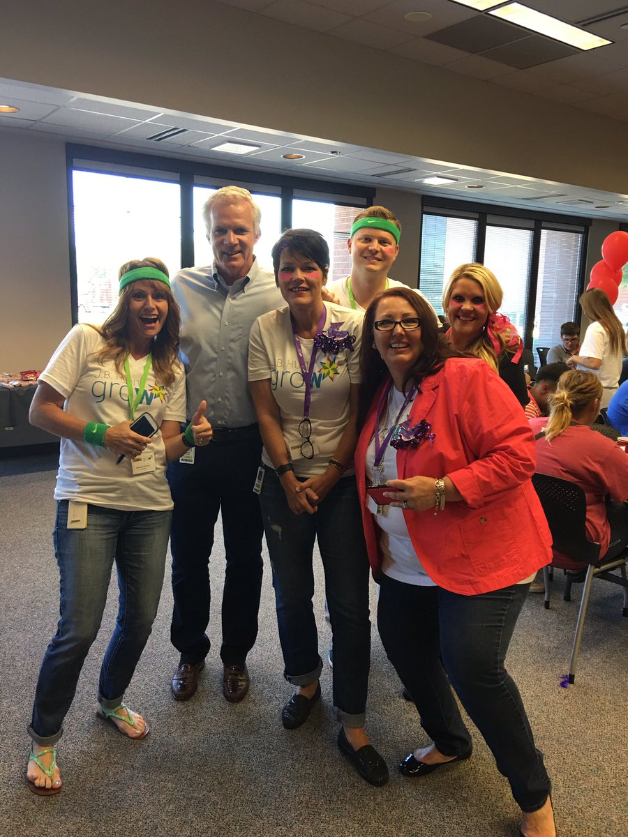 StacciH's tweet photo. @JBHuntGROW - Career day. https://t.co/fnoEYv2jV6