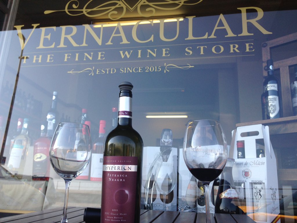TeoVernacular's tweet photo. The wine shows an enticing combination of black cherry, blueberries and ripped plums#finewine #wine#vernacularwine https://t.co/Gv5zMiqBHQ