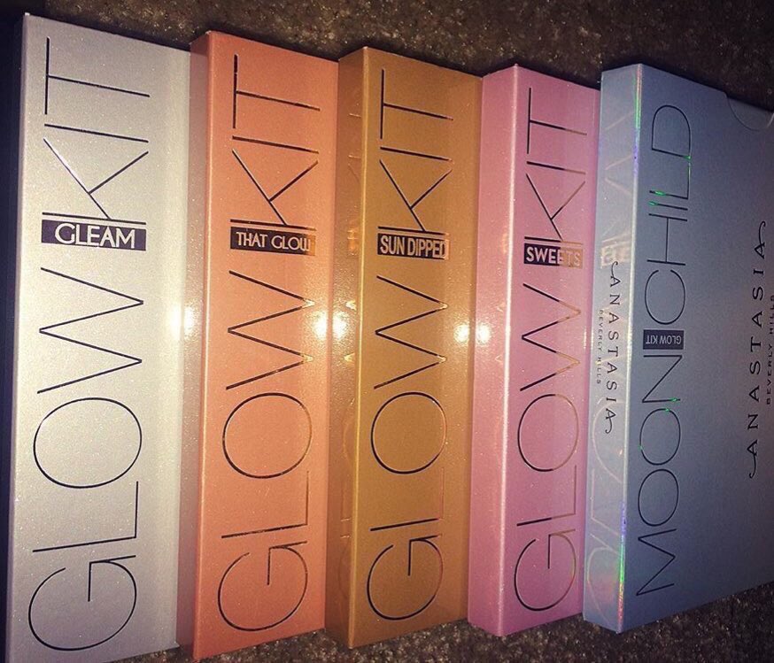 winmakeups's tweet image. RT to win: ALL Glow Kits ✨ Must use my code on Mercari, "GXZZRG" to be entered!