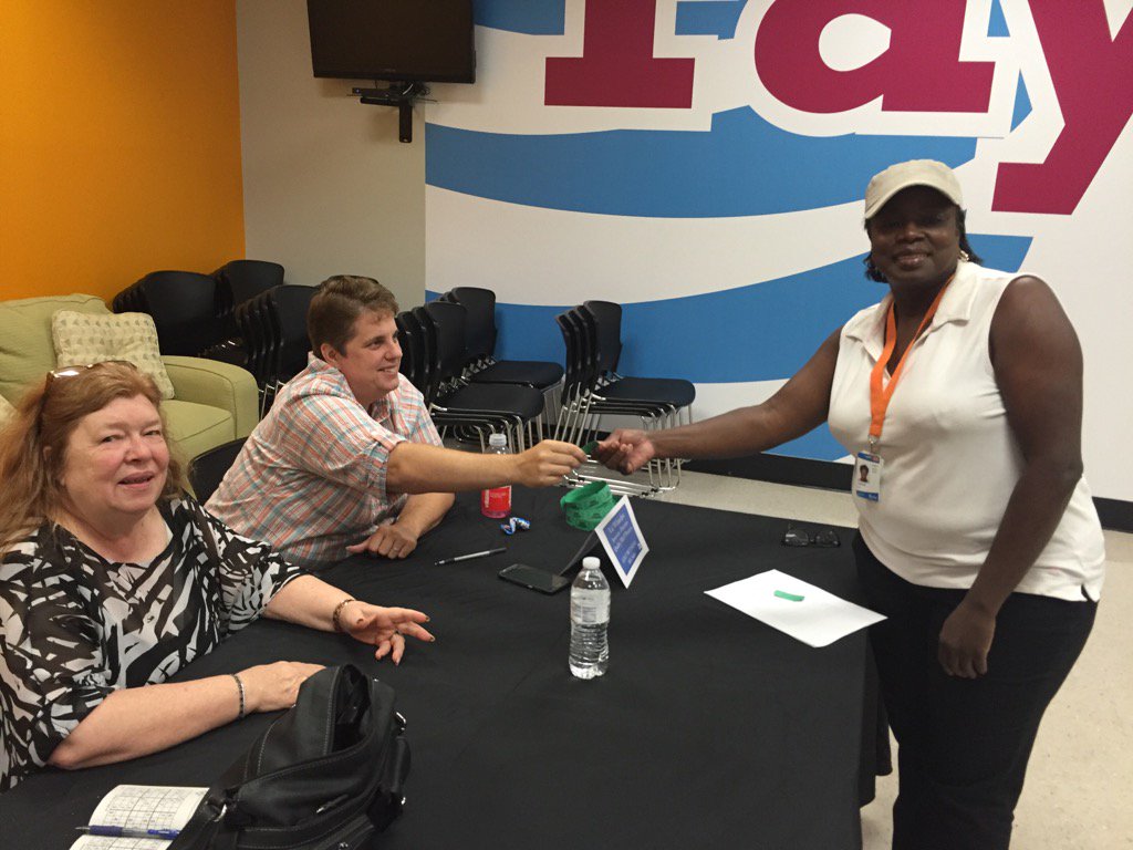 Laura Smith tweet media