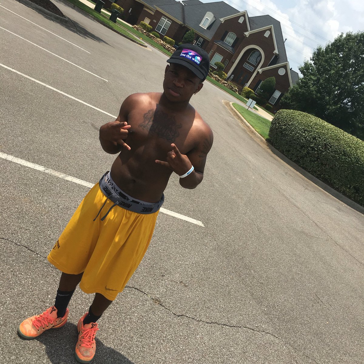 freethewaveAL's tweet image. @Heman_JG supports the wave. do you? #FreeTheWave #SupportTheWave 🌊