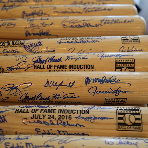 MLB's tweet photo. Hall of Fame signatures. #HOFWKND https://t.co/JiP86Z0IUa
