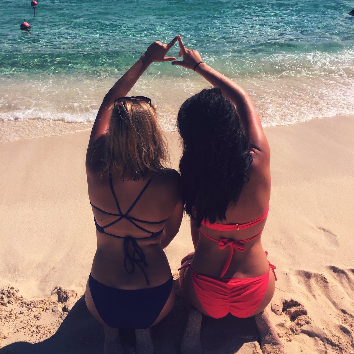 OSUTriDelta's tweet photo. Delta Love from Paradise 🌴🌴🌴 #ΔllSummerLong https://t.co/oZyiU2IM29