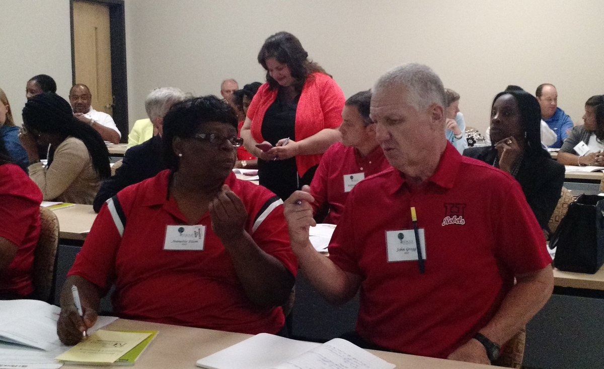 librarypuppy's tweet photo. Great collaboration in Area 2! #rck12changetheworld https://t.co/z0gb6Gc8Io
