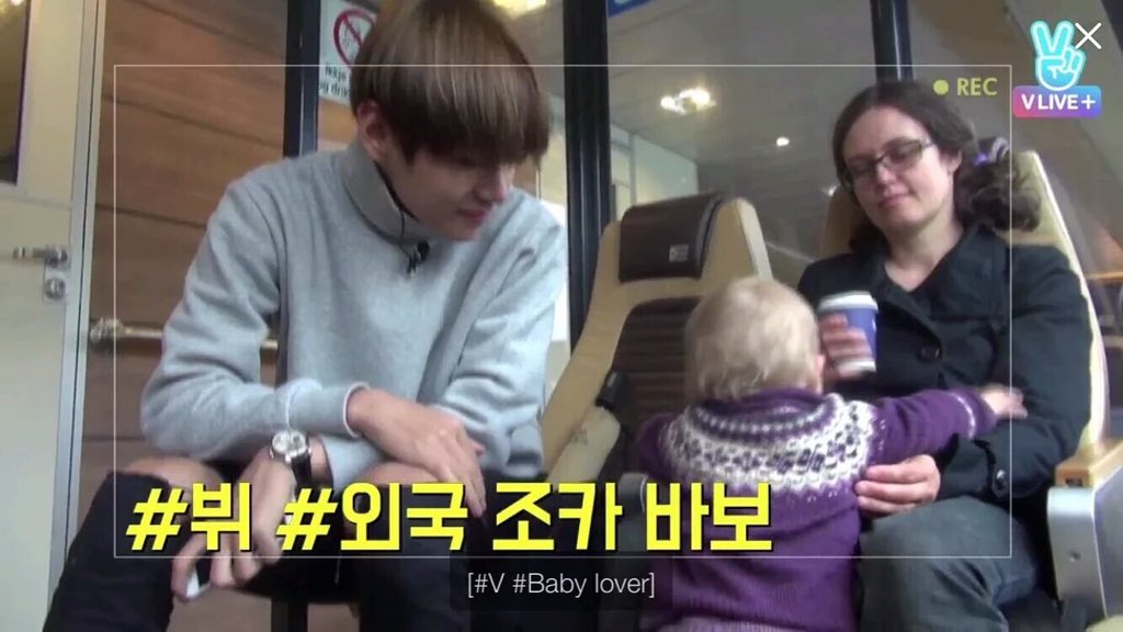 micacplt's tweet photo. Como mira y juega con los nenes, me parte el alma. Va a ser un padre hermoso 💕 
#BTS #방탄소년단 https://t.co/YUxBQgASsz