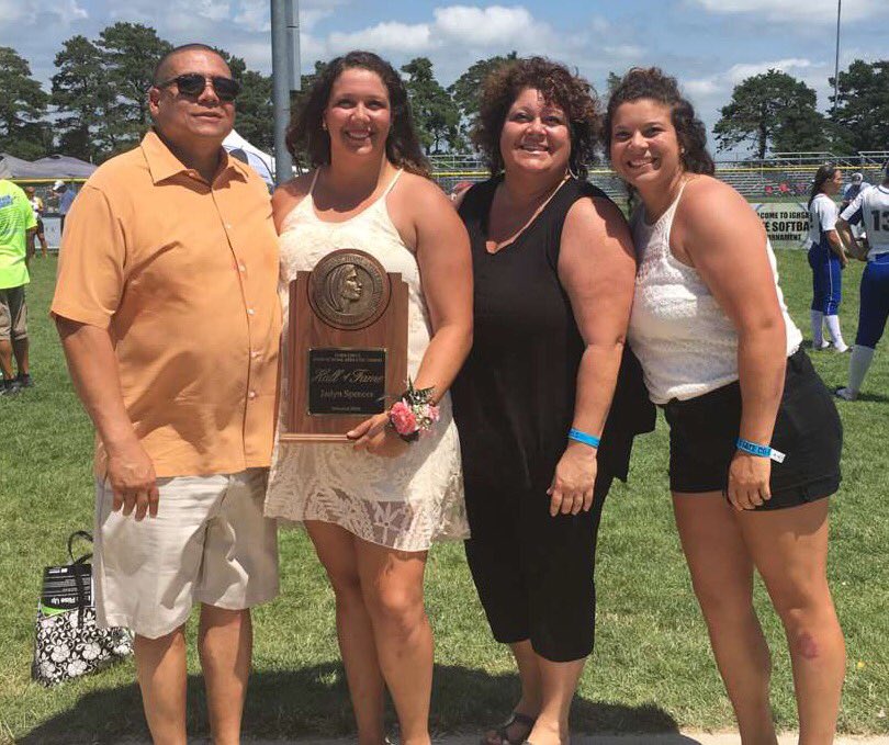 jeff_conrey's tweet photo. Congrats to @Jadyn_Spencer on being inducted into the @IGHSAU Softball Hall of Fame! #HallOfFamer #Wahawk #Family https://t.co/ImVIqYqDXO
