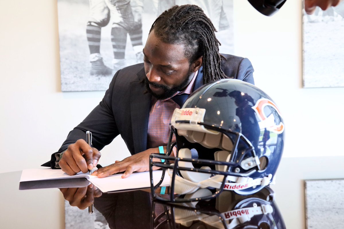 ChicagoBears's tweet photo. It's official.
Charles Tillman retires as a Chicago Bear.
#ThanksPeanut https://t.co/N4bvJg7pOF