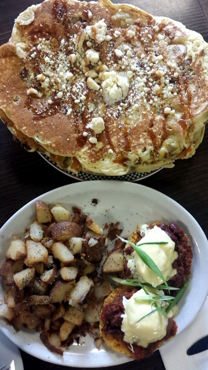 Janelle_Lo28's tweet photo. @jethrosfinegrub #finegrub #full #stuffedtothemax #thosepancakestho #forone #jk https://t.co/PC9IcLofEd