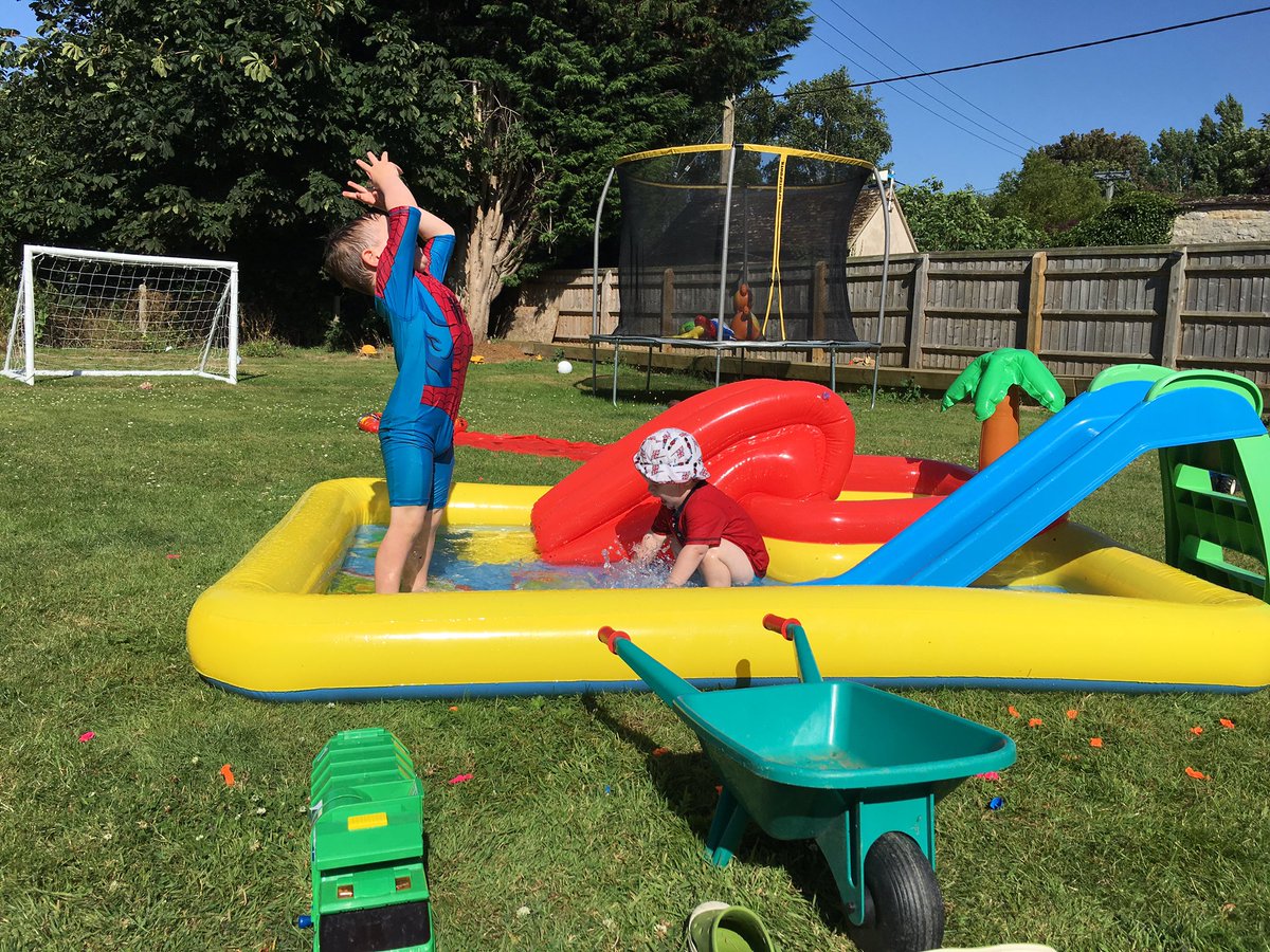Fredsfowler's tweet photo. Too hot!!!!! #heatwave https://t.co/YC52eKFBFU