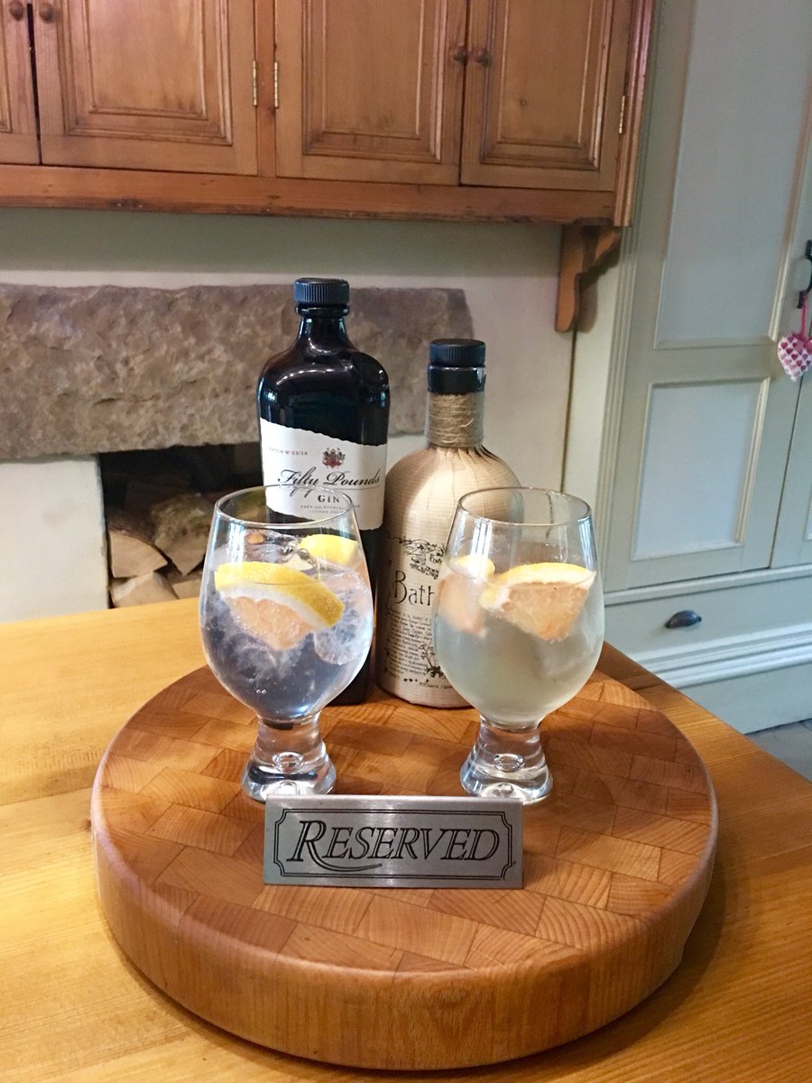 glitteryloulou's tweet photo. Tonight's 'Tipple of Choice' 🍸🍸 Happy Friday Tweeties 😘😘 #FiftyPound #BathTub https://t.co/ajPbnDXPsx