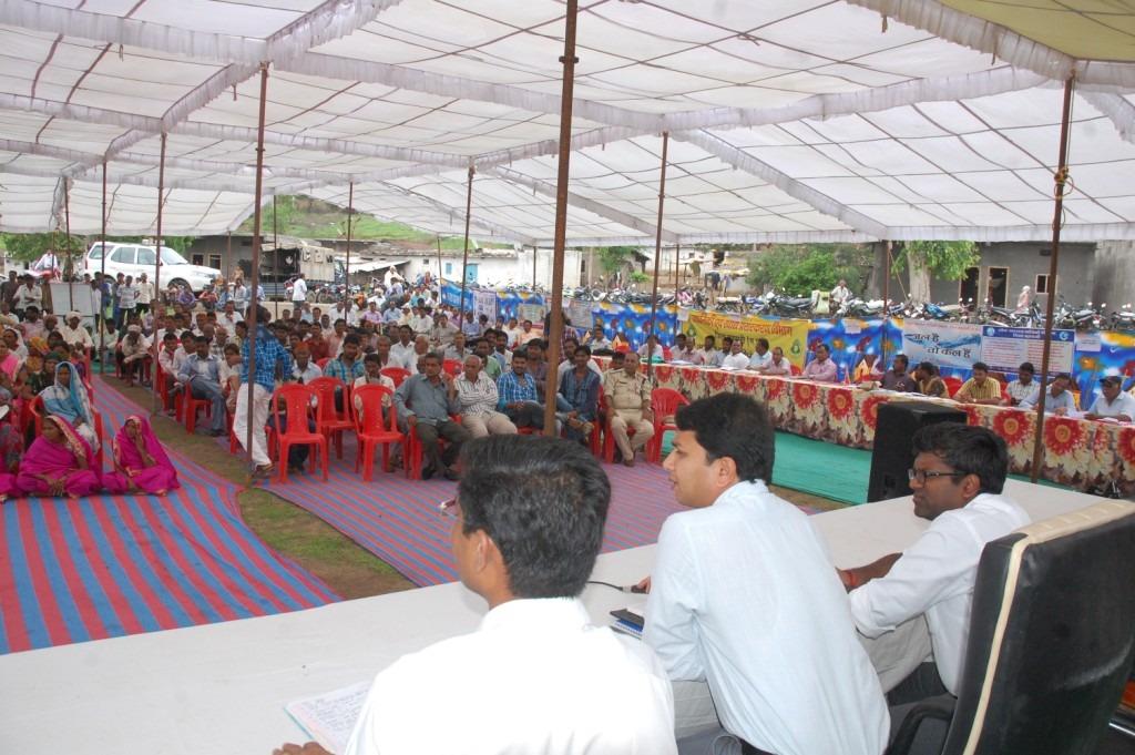CollectrBarwani's tweet photo. #distBarwani #lokkalyanshivir #Bagud #SardarSarovar #R&amp;R site #vanmahotsav2016 #grievanceredressal #camp https://t.co/AlfGr8ZjAl
