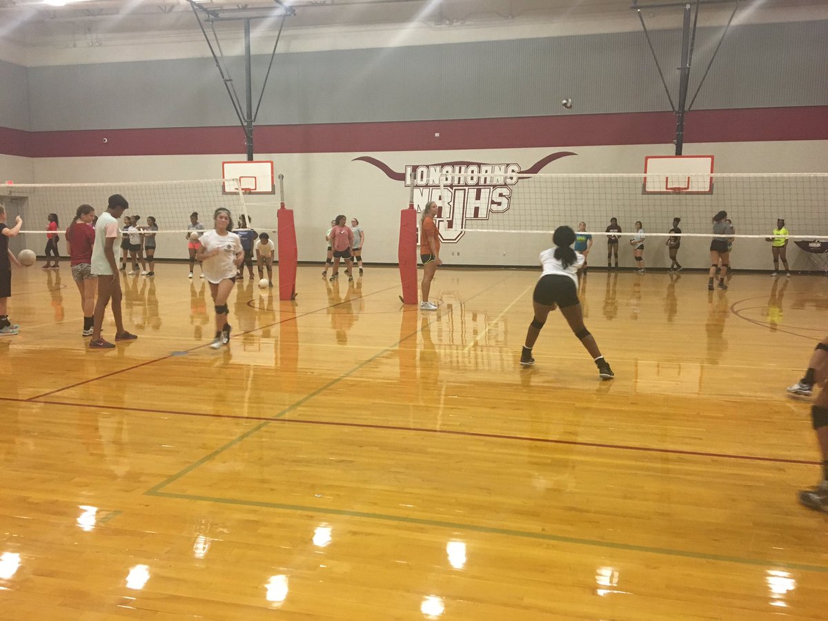 ShadowCreekVB's tweet image. Last day of 🏐 camp! Looking better everyday! #everyweekissharkweek #finsup