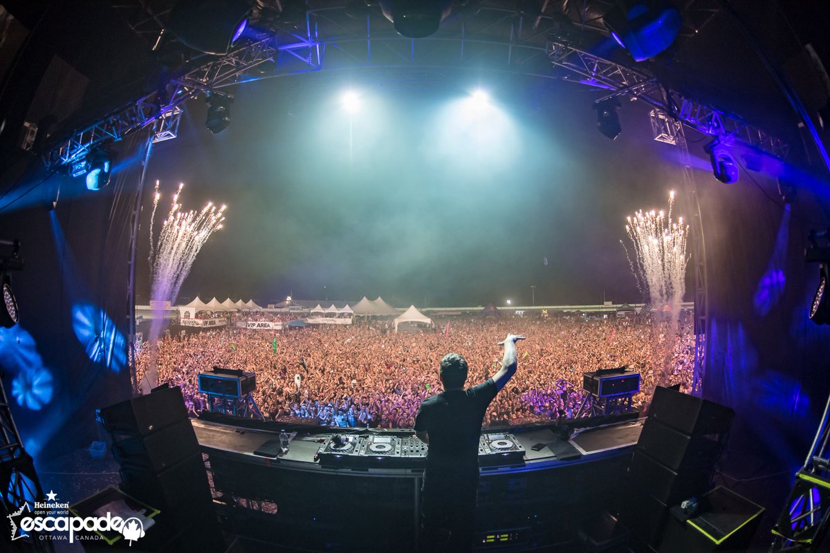 AlexDNAPresents's tweet image. Oufffff remembering that time @MartinGarrix absolutely destroyed @EscapadeMF 2016! Thank you for coming brother!