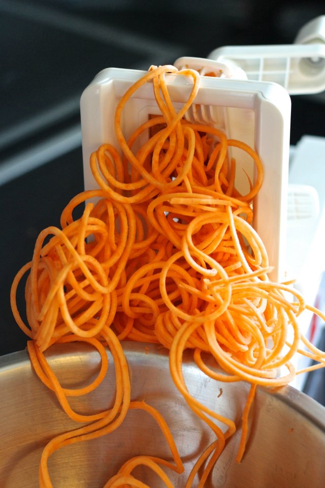 FoodiePhysician's tweet photo. There are so many awesome #spiralized recipes for this month's #thereciperedux challenge! https://t.co/lbocJoTybq https://t.co/bKmTCmRZgb