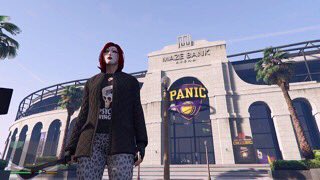MaikHeller's tweet photo. #MazeBankArena or #StaplesCenter of @Lakers in @LosAngeles ? @RockstarGames  or @riotgames #Kata 🙊 https://t.co/YvJkGGAkgB