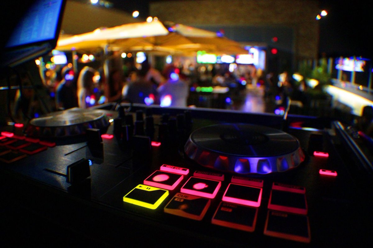 Topgolf Atlanta Join Us On The Rooftop Terrace In Midtown For Live Music From Rtw Followed By A Live Dj Topgolf