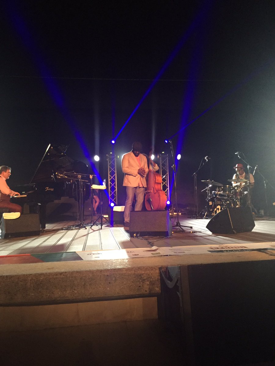 Stasera a Molfetta con <a href="/GregoryPorter/">Gregory Porter</a> sembra di essere al Blue Note di NY @viviananeglia ❤️ #BariInJazz