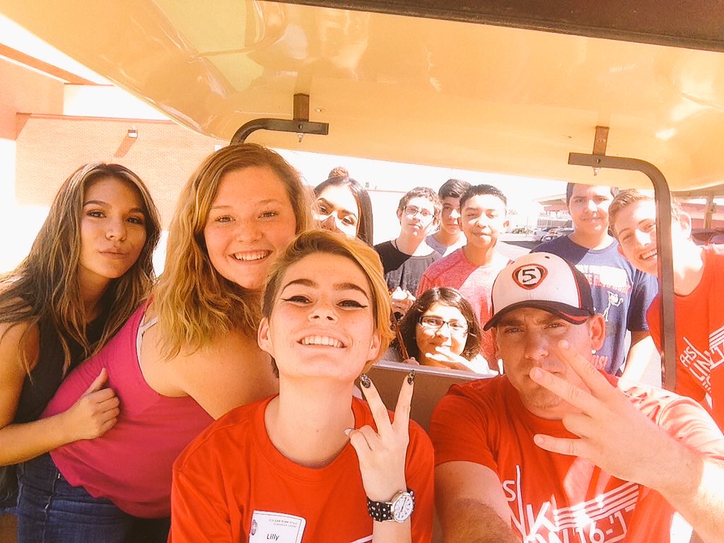 linkfhs's tweet photo. Huge shout out to our LINK Leaders who showed up early, worked hard and made it an awesome day for FHS! #Crew2016 https://t.co/gVrKXP1xx2