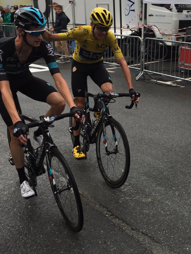 Team work helps to keep yellow @chrisfroome @WoutPoels @GeraintThomas86 #TDF2016 #LeBettex