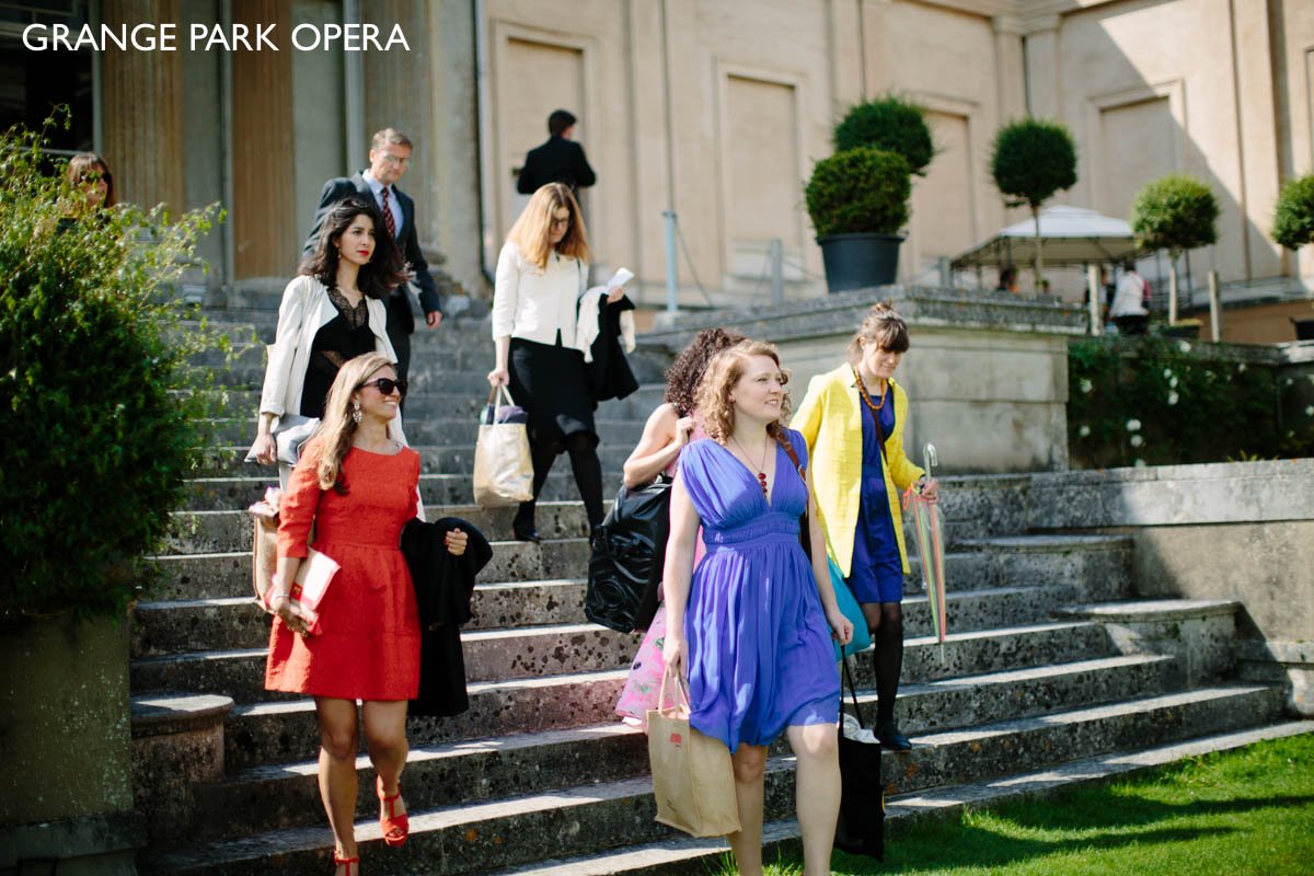 grangeparkopera's tweet photo. #EnglishOpera season is so fun when you #picnicinstyle. And we're hosting more at #WestHorsleyPlace! #GoodbyeGrange https://t.co/tUlW9RmXah