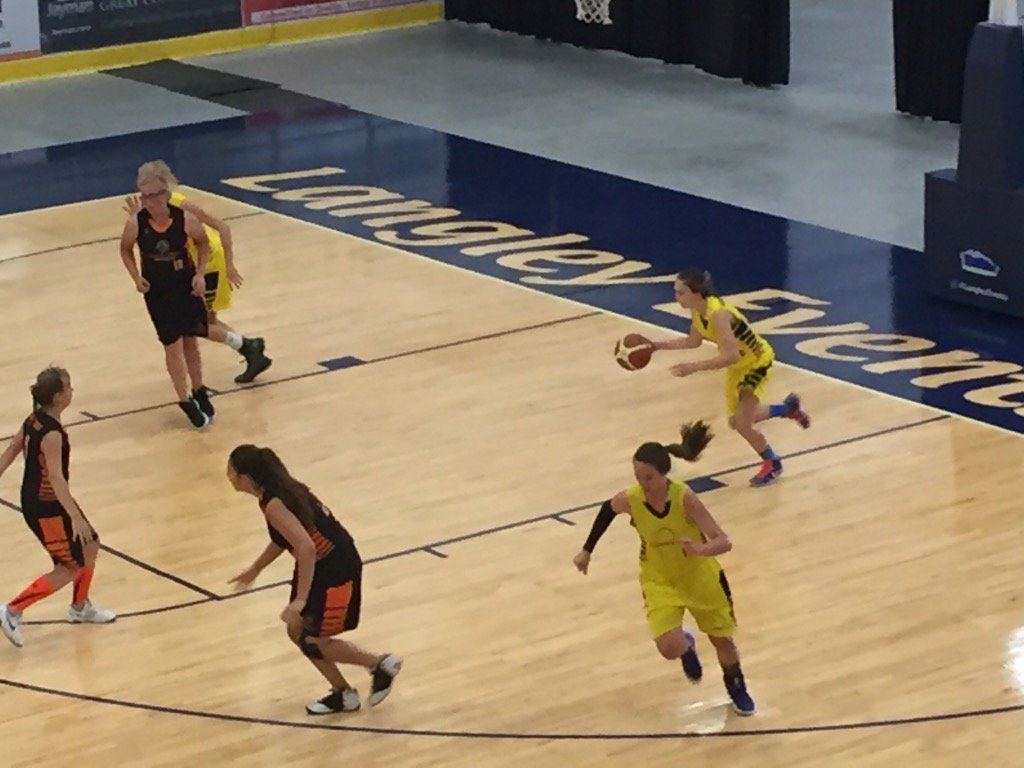 Mr_A_Woods's tweet image. BBall is alive and well in Alberta.  Good job ladies! #UNLEASH2016 @2016ASG