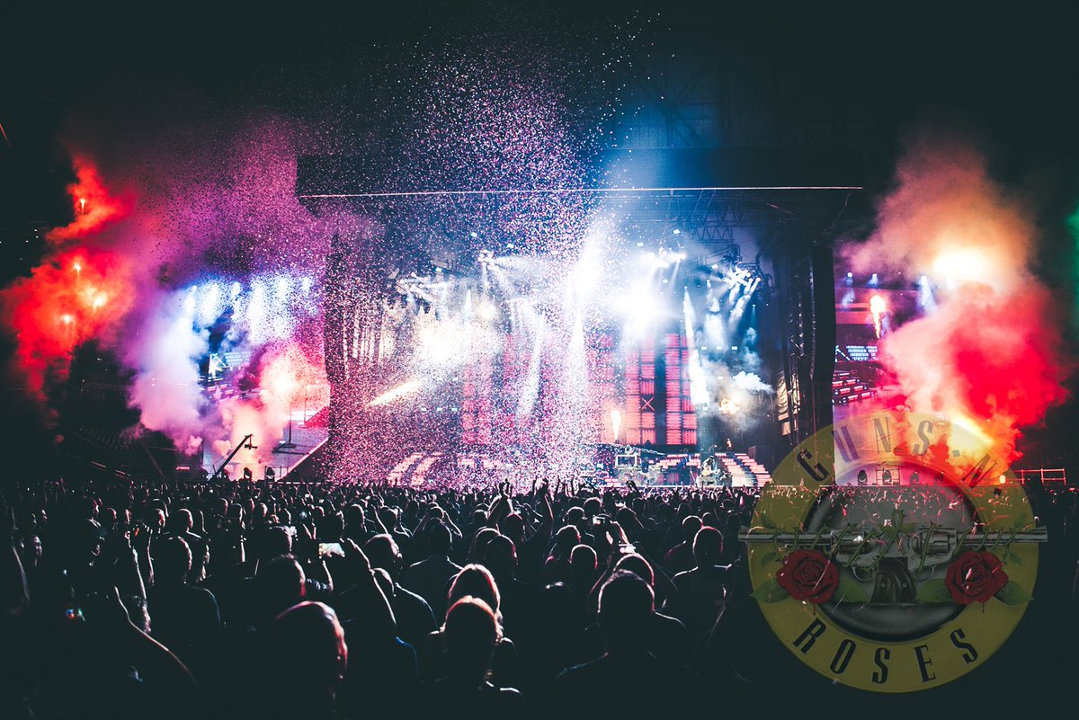 Toronto! @gunsnroses take over @RogersCentre tomorrow night. RT if you're excited! #NotInThisLifetime #GnFnR